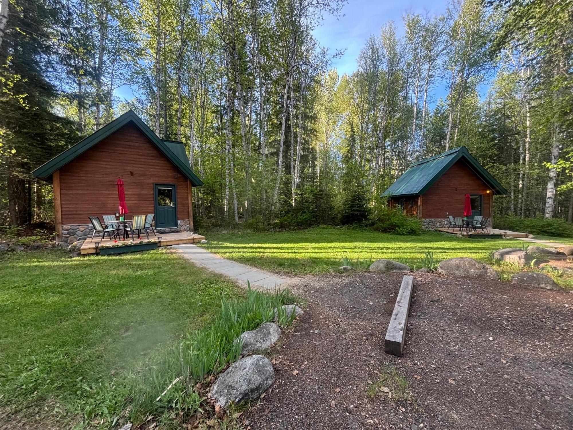 Across The Creek Cabins Lodge Clearwater