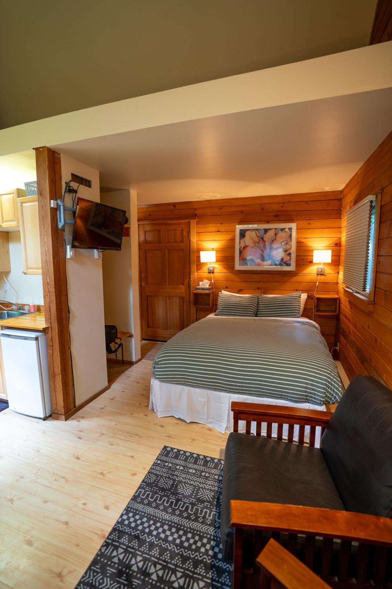 Lodge Across The Creek Cabins