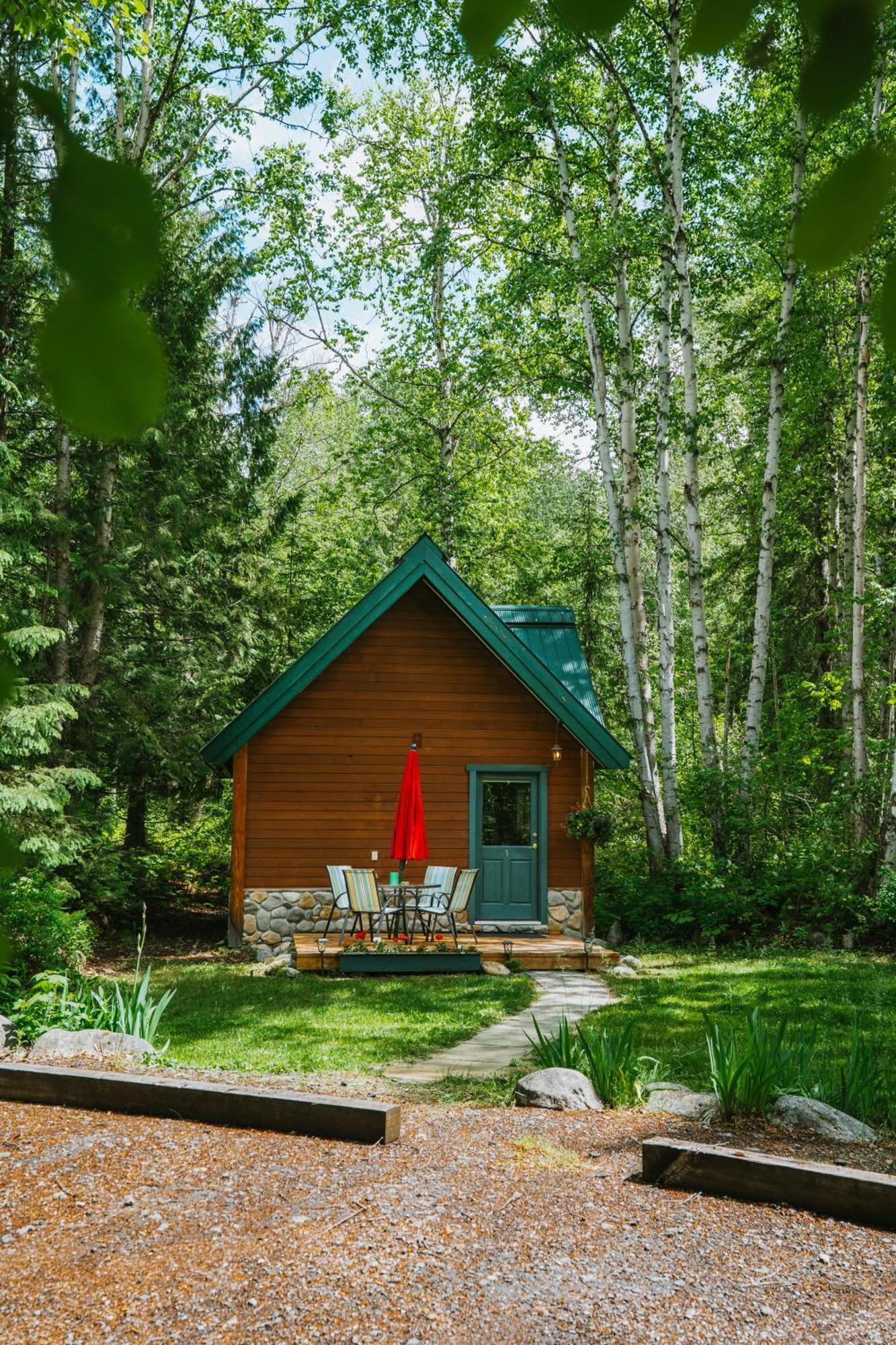 Across The Creek Cabins Lodge Clearwater