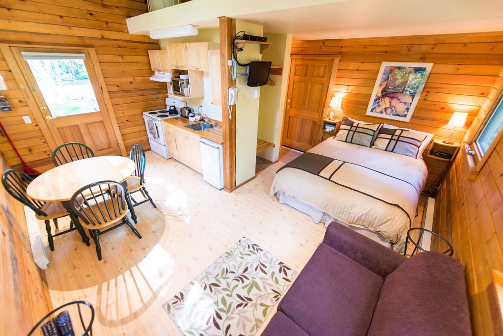 Lodge Across The Creek Cabins Clearwater